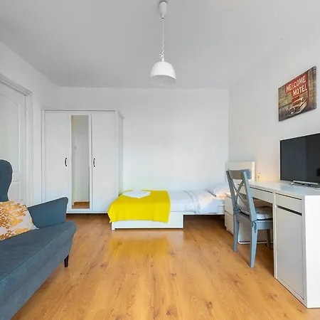 Quiet 3-bedroom Flat. Old Town.