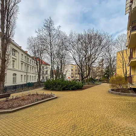 Quiet 3-bedroom Flat. Old Town. דירה