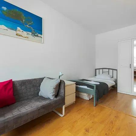 Apartment Quiet 3-bedroom Flat. Old Town. Warsaw