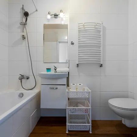 Quiet 3-bedroom Flat. Old Town.